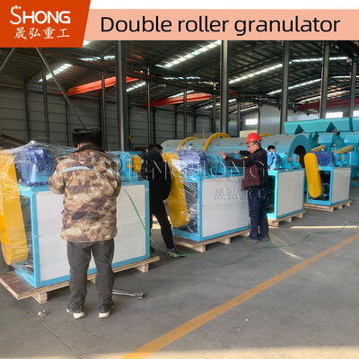 Granulador de extrusão de rolos duplos com 15-22KW de potência Construção de aço carbono e tamanho de grânulo de 1mm-15cm