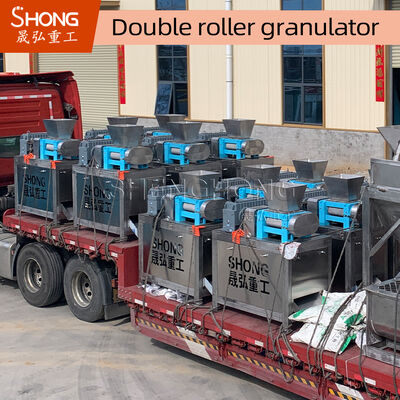 Máquina de granulação de fertilizantes de rolos duplos com capacidade de 1 a 4 t/h e material de aço carbono para produção de fertilizantes compostos de 2% a 5% de umidade
