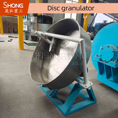 Granulador de fertilizantes compostos com dispositivo de raspagem sem motor e com motor, inclinação do disco ajustável e direção flexível da correia